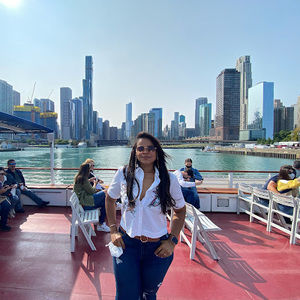 Meet your Posher, Laura m